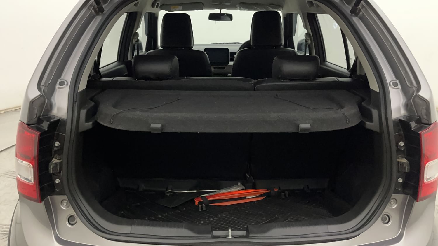 New Maruti Suzuki Ignis interior DICKY INSIDE VIEW