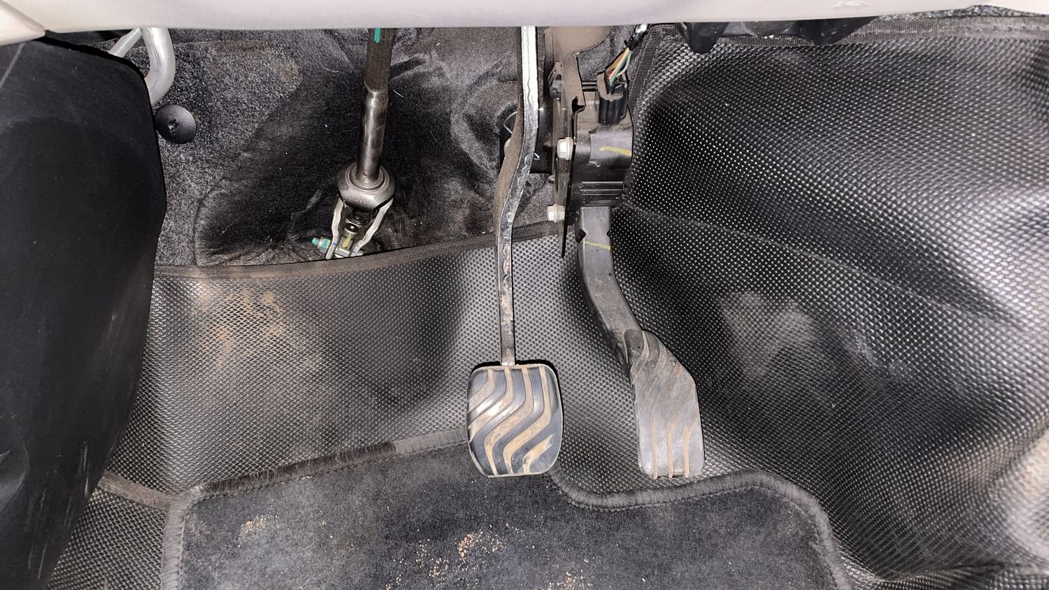 New Renault Triber interior PEDALS VIEW