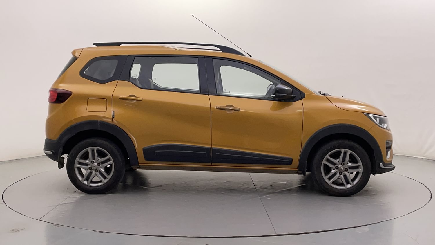 New Renault Triber exterior RIGHT SIDE VIEW