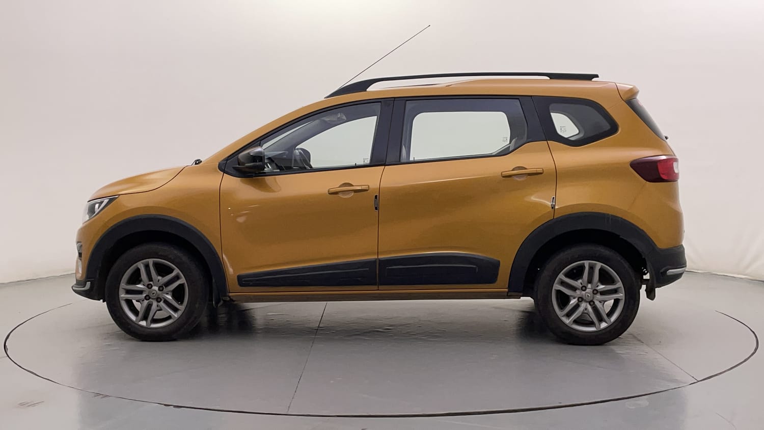 New Renault Triber exterior LEFT SIDE VIEW