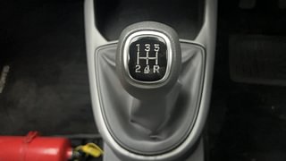 Used 2022 Hyundai Grand i10 Nios Sportz 1.2 Kappa VTVT CNG Petrol+cng Manual interior GEAR  KNOB VIEW