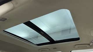 Used 2024 Mahindra XUV 3XO AX7L 1.2 Petrol AT Petrol Automatic top_features Sunroof