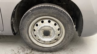 Used 2013 Maruti Suzuki Wagon R 1.0 [2013-2019] LXi CNG Petrol+cng Manual tyres RIGHT FRONT TYRE RIM VIEW