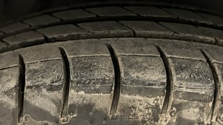Used 2014 hyundai i10 Sportz 1.1 Petrol Petrol Manual tyres RIGHT FRONT TYRE TREAD VIEW