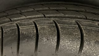Used 2014 hyundai i10 Sportz 1.1 Petrol Petrol Manual tyres RIGHT REAR TYRE TREAD VIEW