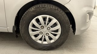 Used 2014 hyundai i10 Sportz 1.1 Petrol Petrol Manual tyres RIGHT FRONT TYRE RIM VIEW