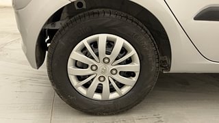 Used 2014 hyundai i10 Sportz 1.1 Petrol Petrol Manual tyres RIGHT REAR TYRE RIM VIEW