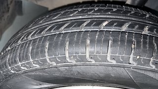 Used 2019 Renault Kwid [2017-2019] RXT 1.0 SCE Special (O) Petrol Manual tyres LEFT FRONT TYRE TREAD VIEW