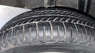 Used 2019 Renault Kwid [2017-2019] RXT 1.0 SCE Special (O) Petrol Manual tyres RIGHT REAR TYRE TREAD VIEW