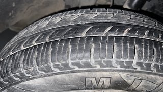 Used 2019 Renault Kwid [2017-2019] RXT 1.0 SCE Special (O) Petrol Manual tyres RIGHT FRONT TYRE TREAD VIEW
