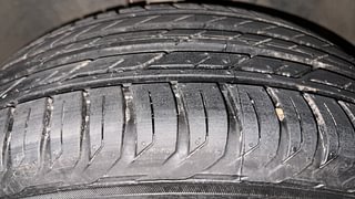 Used 2023 Jeep Compass Limited (O) 1.4 Petrol DCT Petrol Automatic tyres RIGHT FRONT TYRE TREAD VIEW