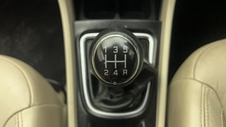Used 2015 Maruti Suzuki Ciaz ZXi Petrol Manual interior GEAR  KNOB VIEW