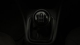 Used 2018 Volkswagen Polo Comfortline 1.0L (P) Petrol Manual interior GEAR  KNOB VIEW