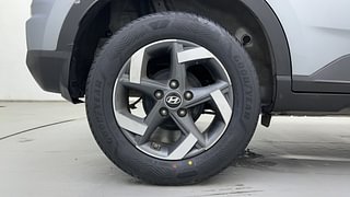 Used 2020 Hyundai Venue SX Plus 1.0 Turbo DCT Petrol Automatic tyres RIGHT REAR TYRE RIM VIEW