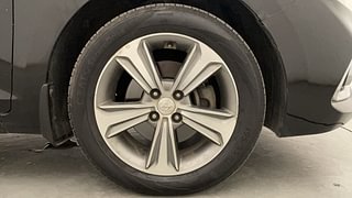Used 2019 Hyundai Verna SX (O) 1.6 CRDi Diesel Manual tyres RIGHT FRONT TYRE RIM VIEW