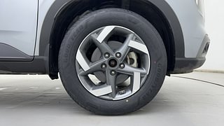 Used 2020 Hyundai Venue SX Plus 1.0 Turbo DCT Petrol Automatic tyres RIGHT FRONT TYRE RIM VIEW