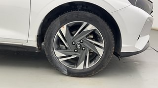 Used 2021 Hyundai New i20 Asta (O) 1.0 Turbo DCT Petrol Automatic tyres RIGHT FRONT TYRE RIM VIEW