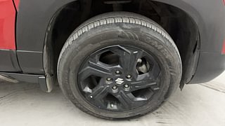 Used 2022 Maruti Suzuki Brezza ZXI Dual Tone Petrol Manual tyres RIGHT FRONT TYRE RIM VIEW