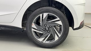 Used 2021 Hyundai New i20 Asta (O) 1.0 Turbo DCT Petrol Automatic tyres LEFT REAR TYRE RIM VIEW