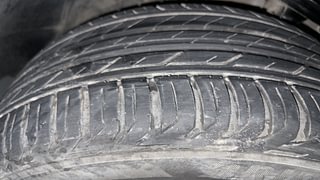 Used 2023 Jeep Compass Limited (O) 1.4 Petrol DCT Petrol Automatic tyres LEFT FRONT TYRE TREAD VIEW