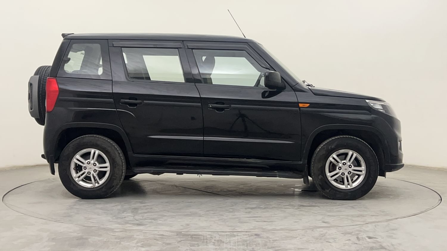 New Mahindra Bolero Neo exterior RIGHT SIDE VIEW