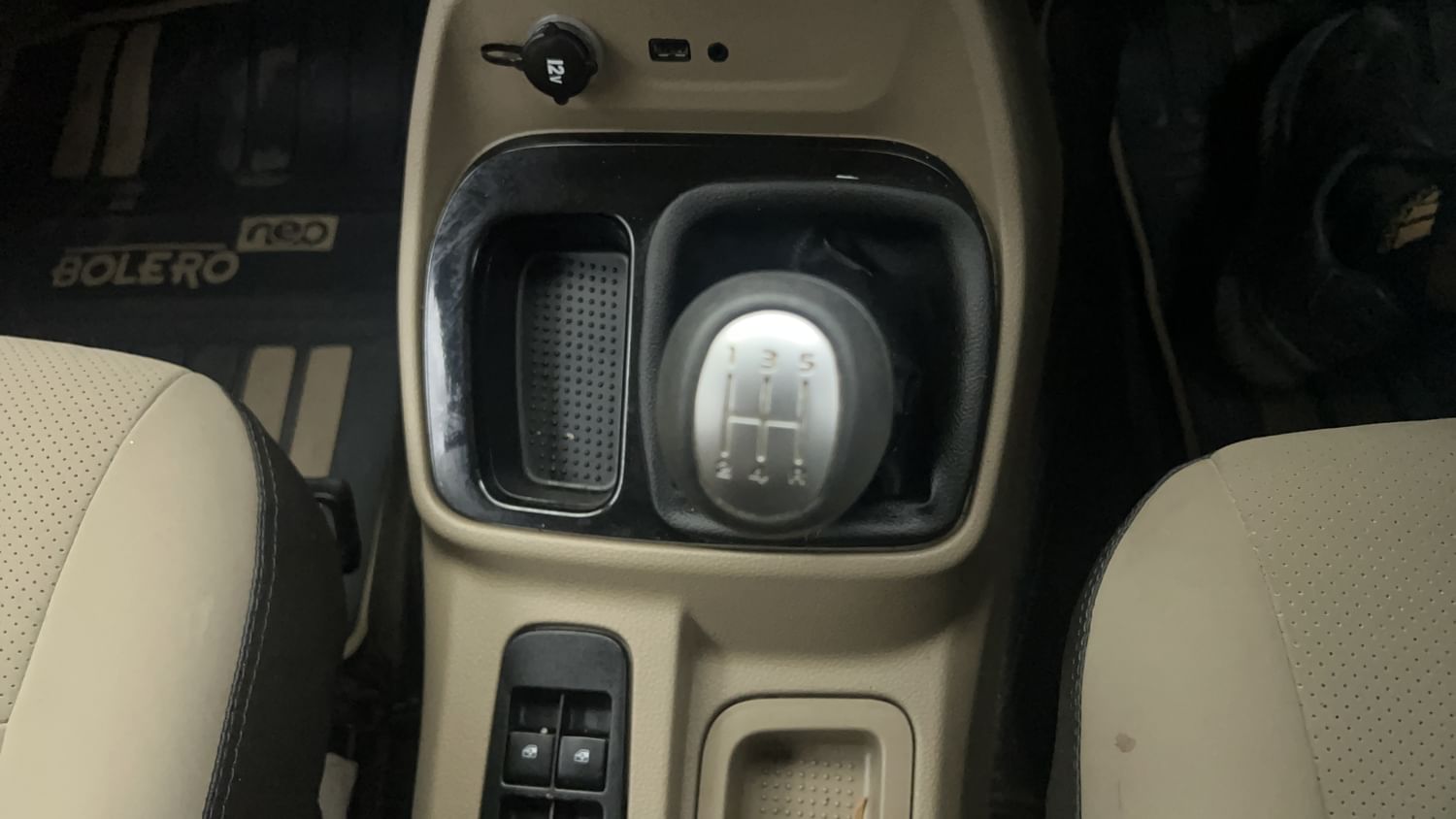New Mahindra Bolero Neo interior GEAR  KNOB VIEW