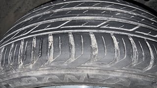 Used 2023 Jeep Compass Limited (O) 1.4 Petrol DCT Petrol Automatic tyres RIGHT FRONT TYRE TREAD VIEW