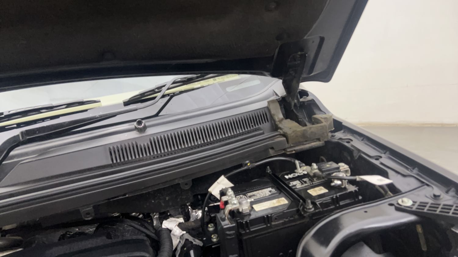 New Mahindra Bolero Neo engine ENGINE LEFT SIDE HINGE & APRON VIEW