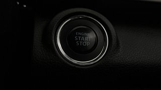 Used 2022 Maruti Suzuki XL6 Zeta MT Petrol Petrol Manual top_features Keyless start