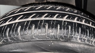 Used 2019 Renault Kwid [2015-2019] 1.0 RXT AMT Opt Petrol Automatic tyres RIGHT REAR TYRE TREAD VIEW
