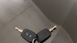 Used 2017 Renault Kwid [2015-2019] 1.0 RXT AMT Petrol Automatic extra CAR KEY VIEW
