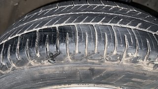 Used 2015 Maruti Suzuki Swift [2011-2017] VXi Petrol Manual tyres RIGHT FRONT TYRE TREAD VIEW