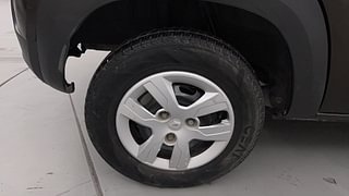 Used 2019 Renault Kwid [2015-2019] 1.0 RXT AMT Opt Petrol Automatic tyres RIGHT REAR TYRE RIM VIEW