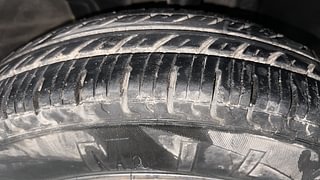 Used 2019 Renault Kwid [2015-2019] 1.0 RXT AMT Opt Petrol Automatic tyres RIGHT FRONT TYRE TREAD VIEW