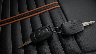 Used 2019 Renault Kwid [2015-2019] 1.0 RXT AMT Opt Petrol Automatic extra CAR KEY VIEW