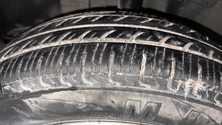 Used 2019 Renault Kwid [2015-2019] 1.0 RXT AMT Opt Petrol Automatic tyres LEFT FRONT TYRE TREAD VIEW