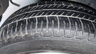 Used 2015 Maruti Suzuki Swift [2011-2017] VXi Petrol Manual tyres RIGHT REAR TYRE TREAD VIEW