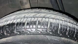 Used 2017 Renault Kwid [2015-2019] 1.0 RXT AMT Petrol Automatic tyres RIGHT REAR TYRE TREAD VIEW