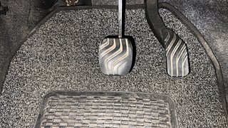 Used 2017 Renault Kwid [2015-2019] 1.0 RXT AMT Petrol Automatic interior PEDALS VIEW