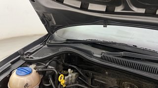Used 2014 Volkswagen Polo Comfortline 1.2L (P) Petrol Manual engine ENGINE RIGHT SIDE HINGE & APRON VIEW