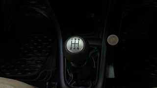 Used 2015 Maruti Suzuki Swift [2011-2017] VXi Petrol Manual interior GEAR  KNOB VIEW