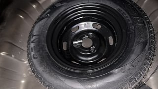 Used 2019 Renault Kwid [2015-2019] 1.0 RXT AMT Opt Petrol Automatic tyres SPARE TYRE VIEW