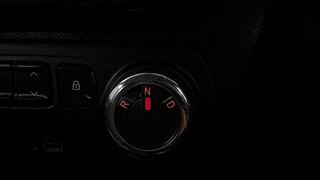 Used 2019 Renault Kwid [2015-2019] 1.0 RXT AMT Opt Petrol Automatic interior GEAR  KNOB VIEW