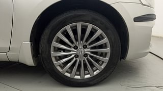 Used 2017 Maruti Suzuki Ciaz Alpha 1.4 AT Petrol Automatic tyres RIGHT FRONT TYRE RIM VIEW