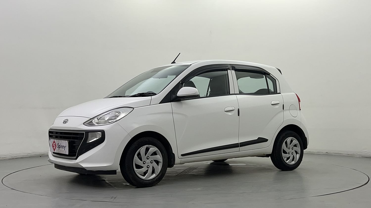LEFT FRONT CORNER VIEW