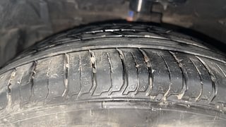 Used 2017 Maruti Suzuki Ciaz Alpha 1.4 AT Petrol Automatic tyres LEFT FRONT TYRE TREAD VIEW