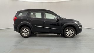 Used 2019 Mahindra XUV500 W9 Diesel Manual exterior RIGHT SIDE VIEW