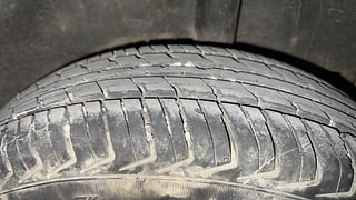 Used 2019 Renault Kwid [2017-2019] RXT 1.0 SCE Special (O) Petrol Manual tyres LEFT REAR TYRE TREAD VIEW