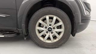 Used 2019 Mahindra XUV500 W9 Diesel Manual tyres RIGHT FRONT TYRE RIM VIEW