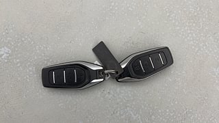 Used 2019 Mahindra XUV500 W9 Diesel Manual extra CAR KEY VIEW